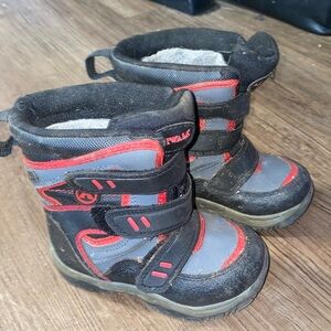 Airwalk Snow Boots Kids Size 9 Youth Black Gray Red Insulated Boots